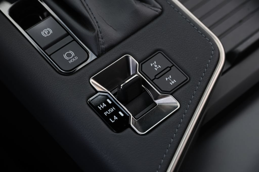 Used 2024 Lexus GX 550 AWD/4WD image 15
