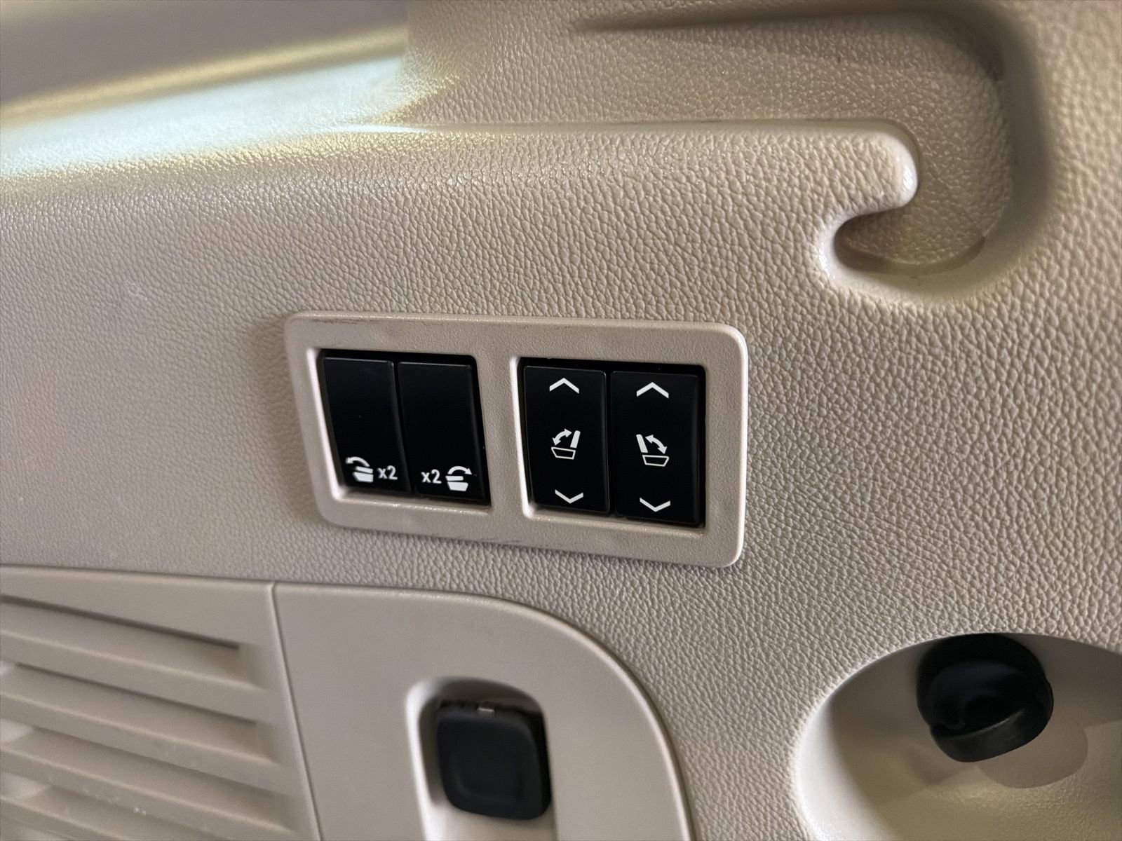 Used 2020 Cadillac Escalade ESV Luxury image 12