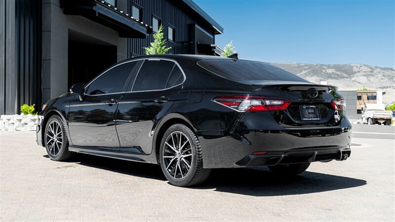 Used 2022 Toyota Camry SE w/ Convenience Package FWD image 2