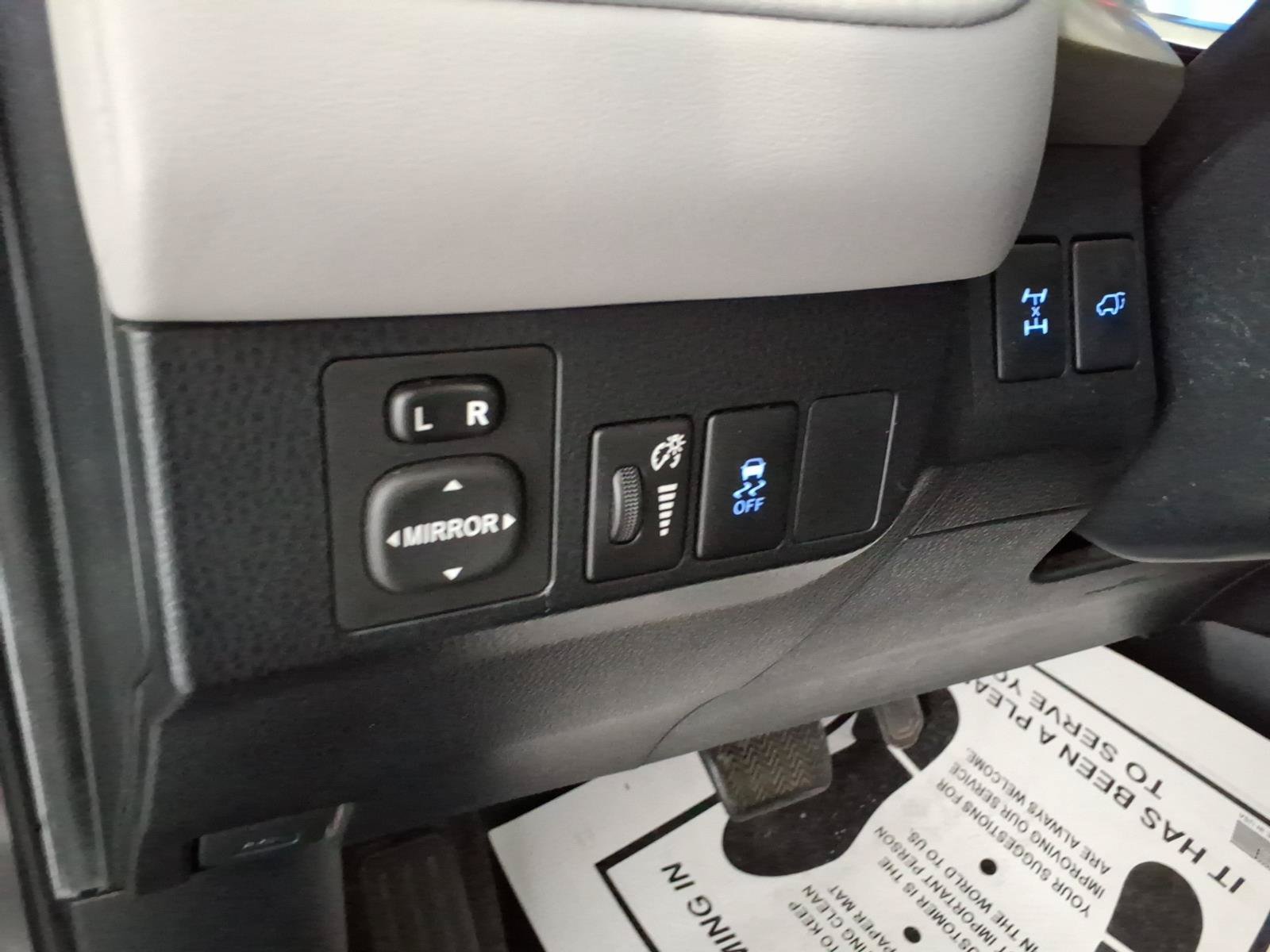 Used 2015 Toyota RAV4 Limited AWD/4WD image 20