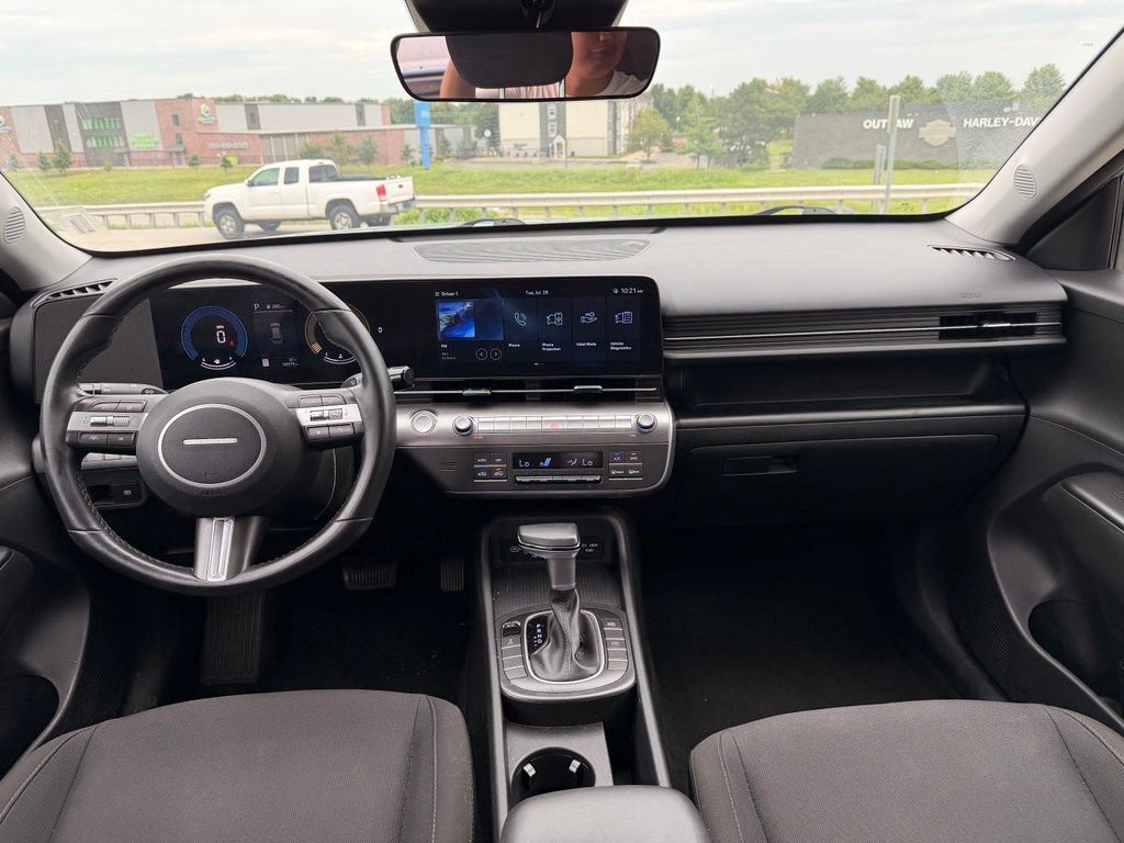 Used 2025 Hyundai Kona SEL AWD/4WD image 3