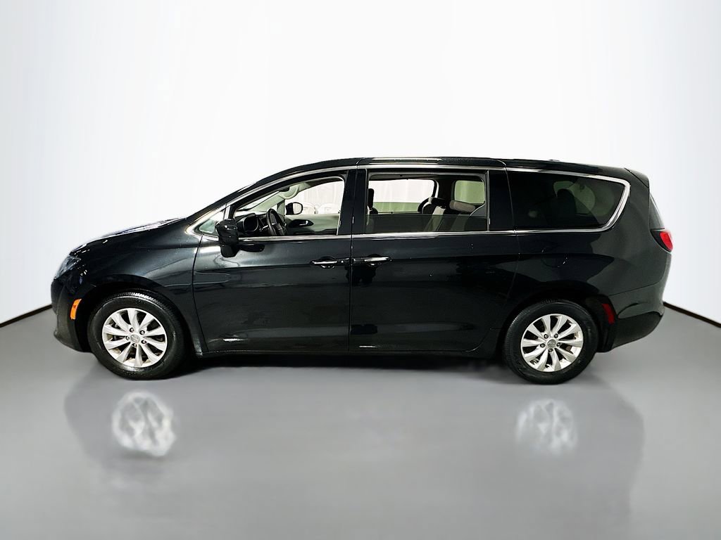 Used 2020 Chrysler Pacifica Touring image 5