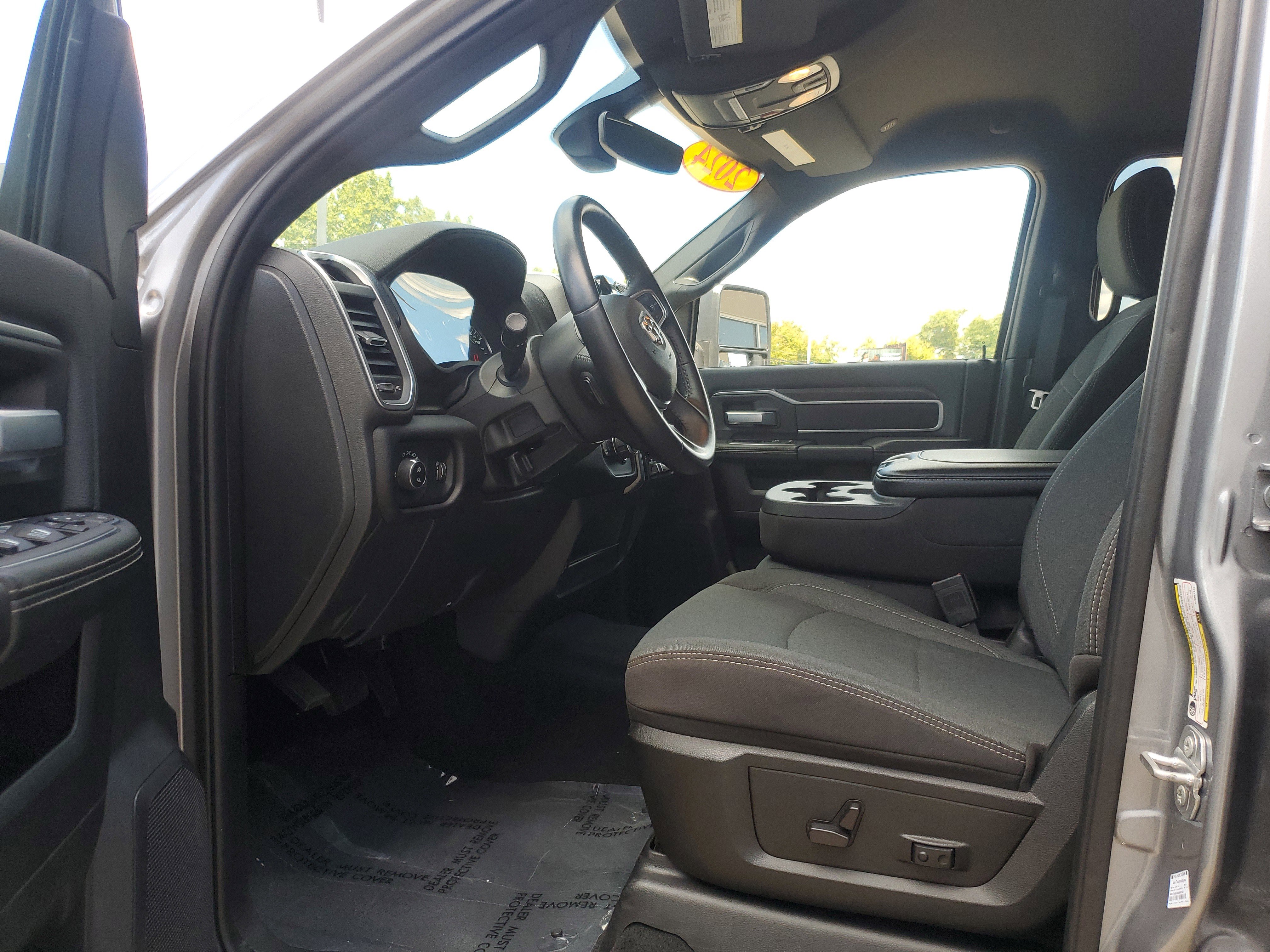 Used 2024 RAM 2500 Big Horn w/ Sport Appearance Package image 8