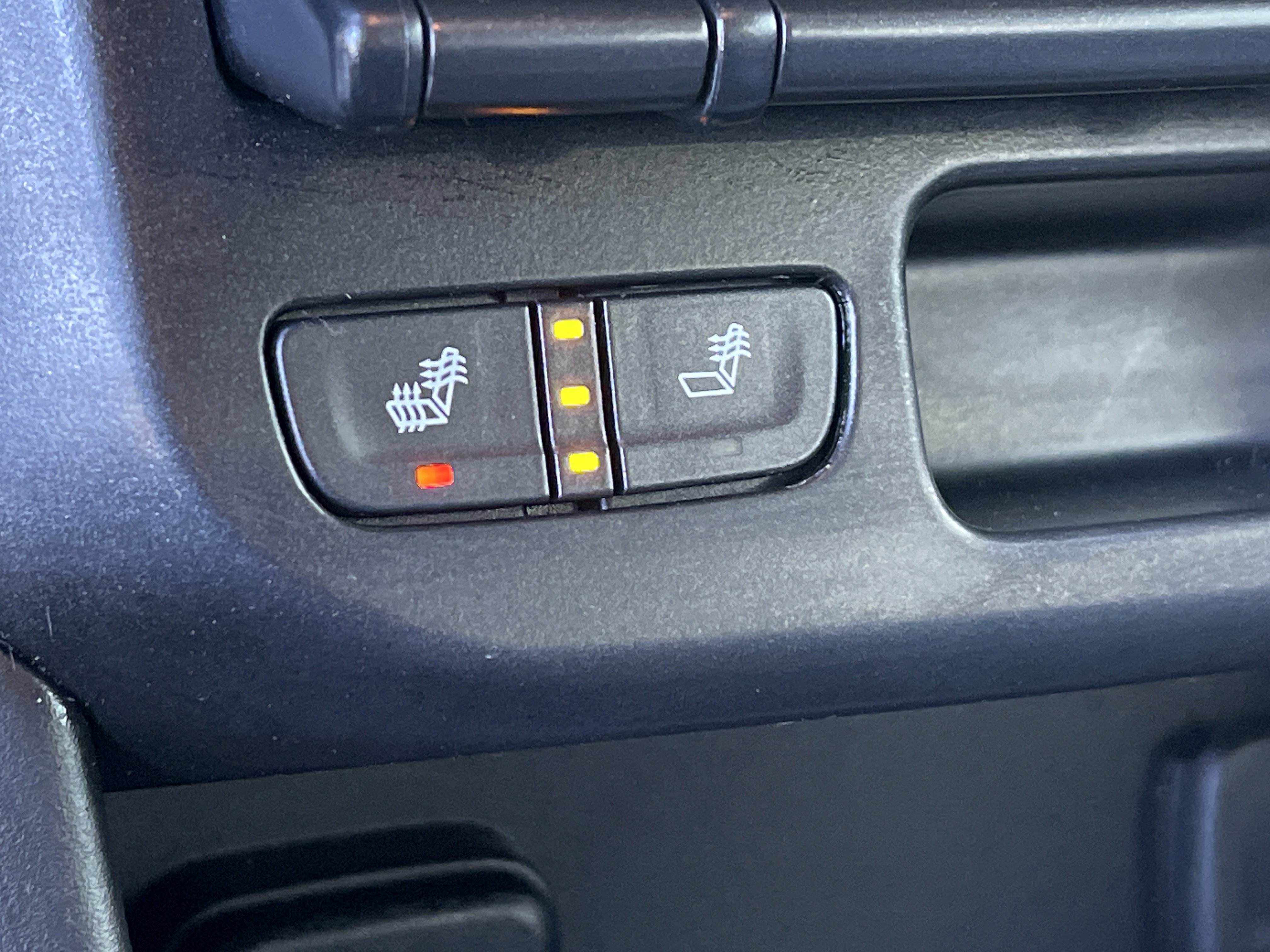 Used 2022 GMC Canyon AT4 image 25