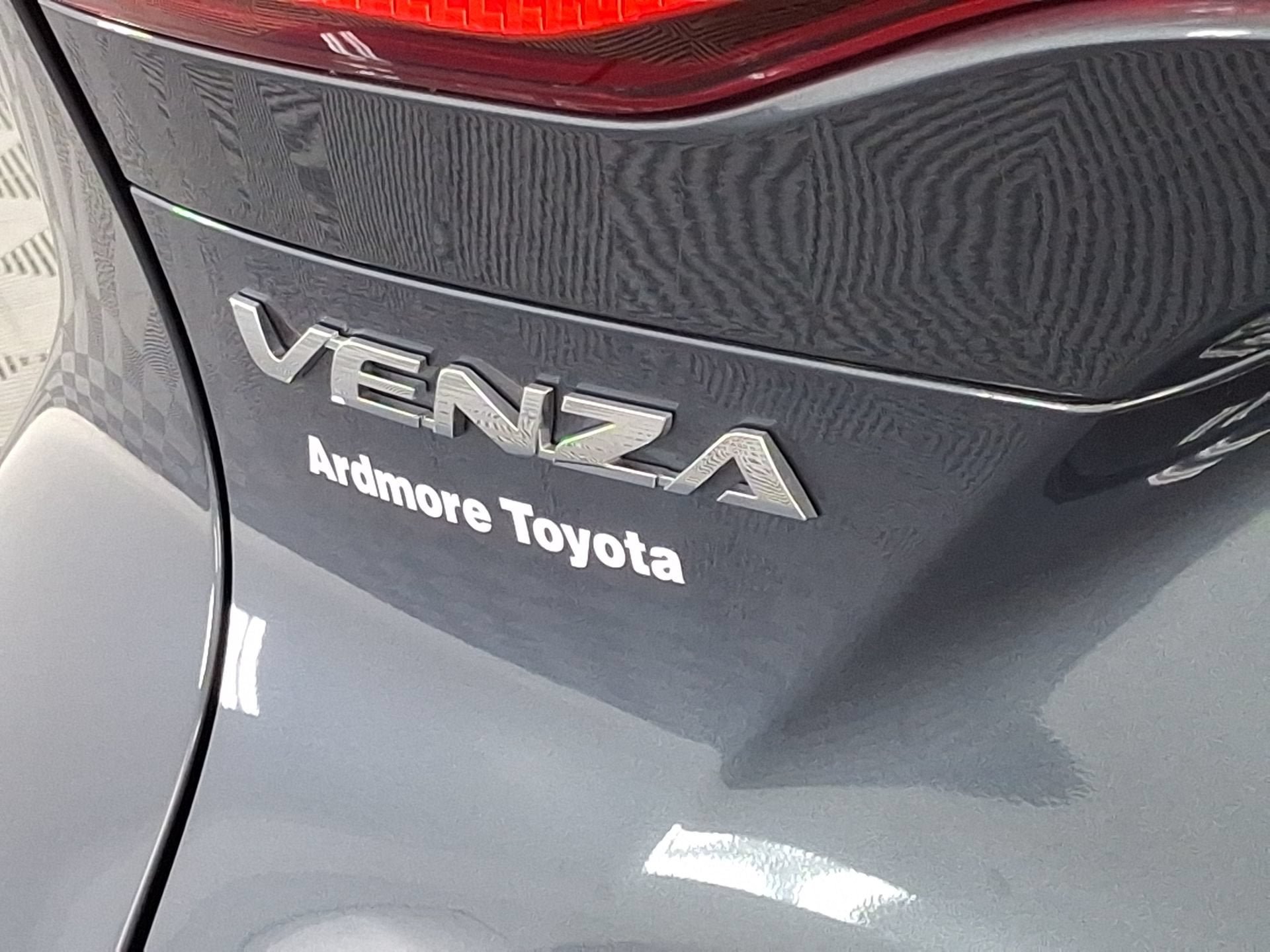 Certified 2023 Toyota Venza XLE AWD/4WD image 24