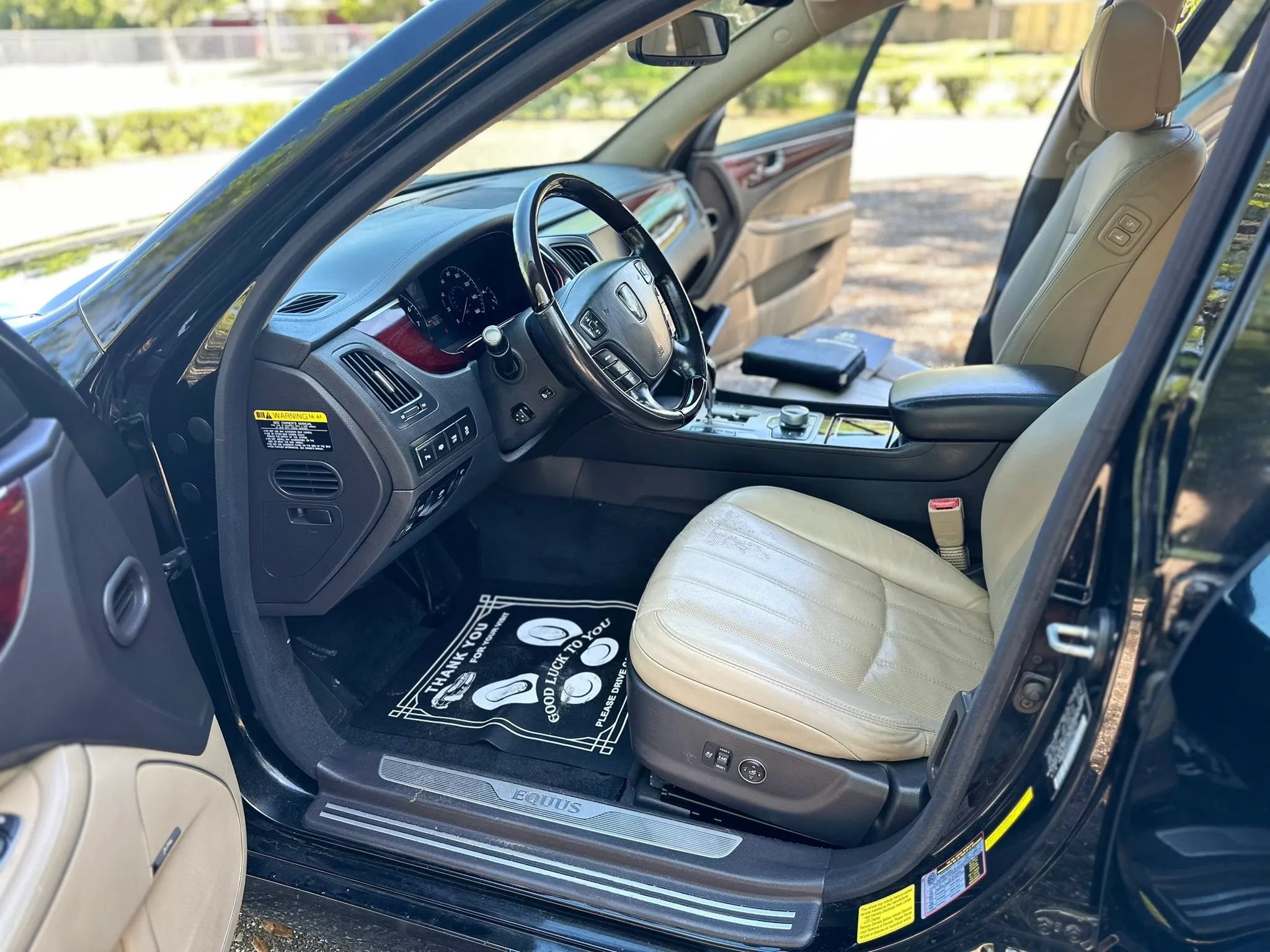 Used 2013 Hyundai Equus Signature RWD image 7