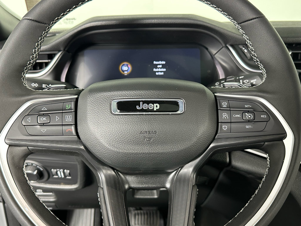 New 2025 Jeep Grand Cherokee Altitude AWD/4WD image 3