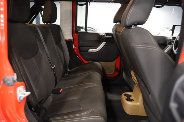 Used 2015 Jeep Wrangler Unlimited Sahara w/ Connectivity Group AWD/4WD image 17