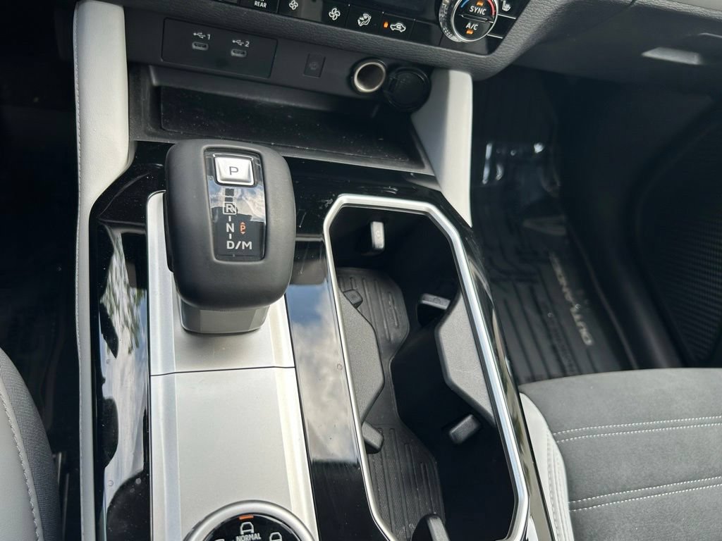 Used 2025 Mitsubishi Outlander SE FWD image 23