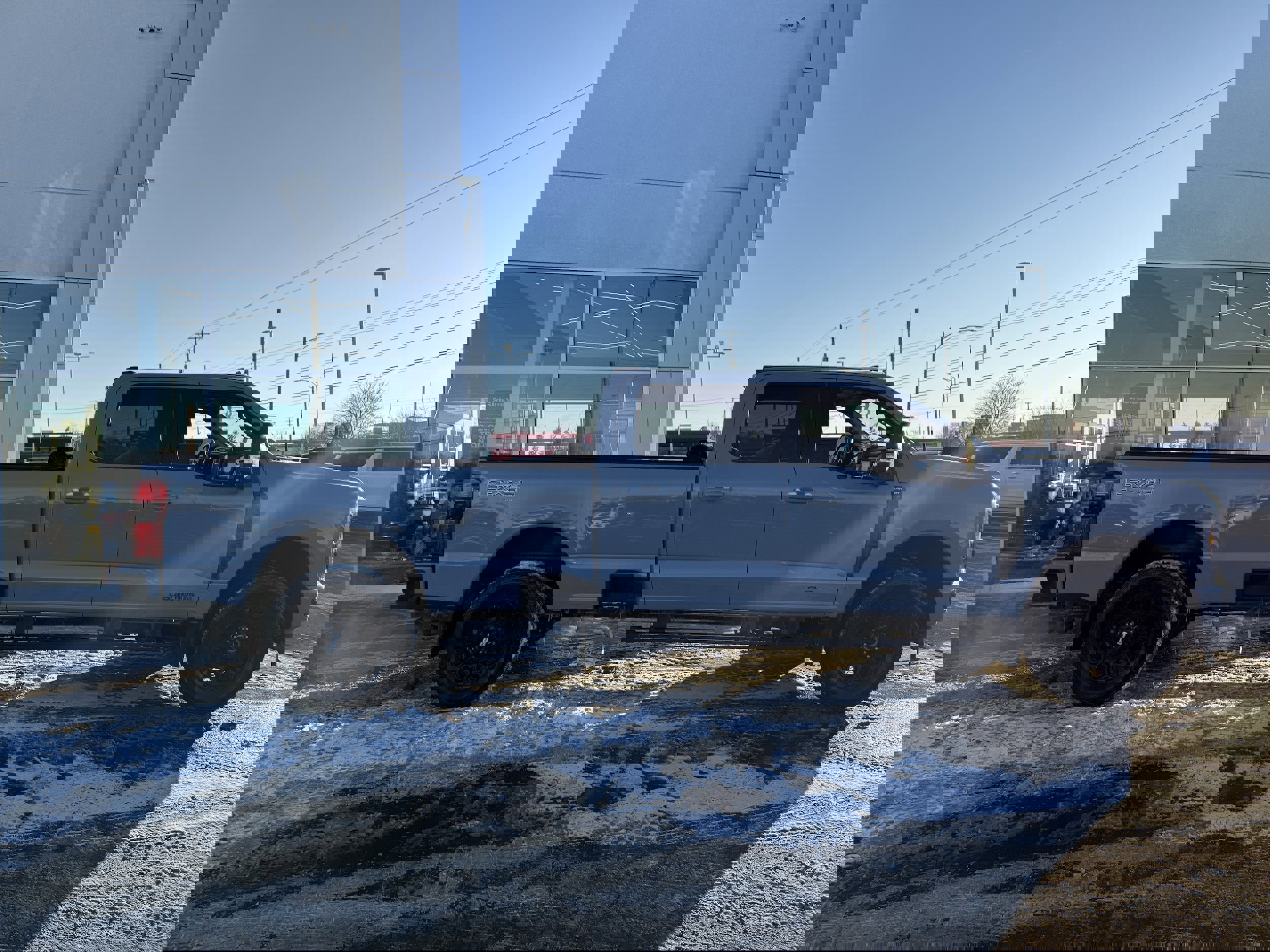 Used 2025 Ford F250 Lariat w/ Black Appearance Package image 8