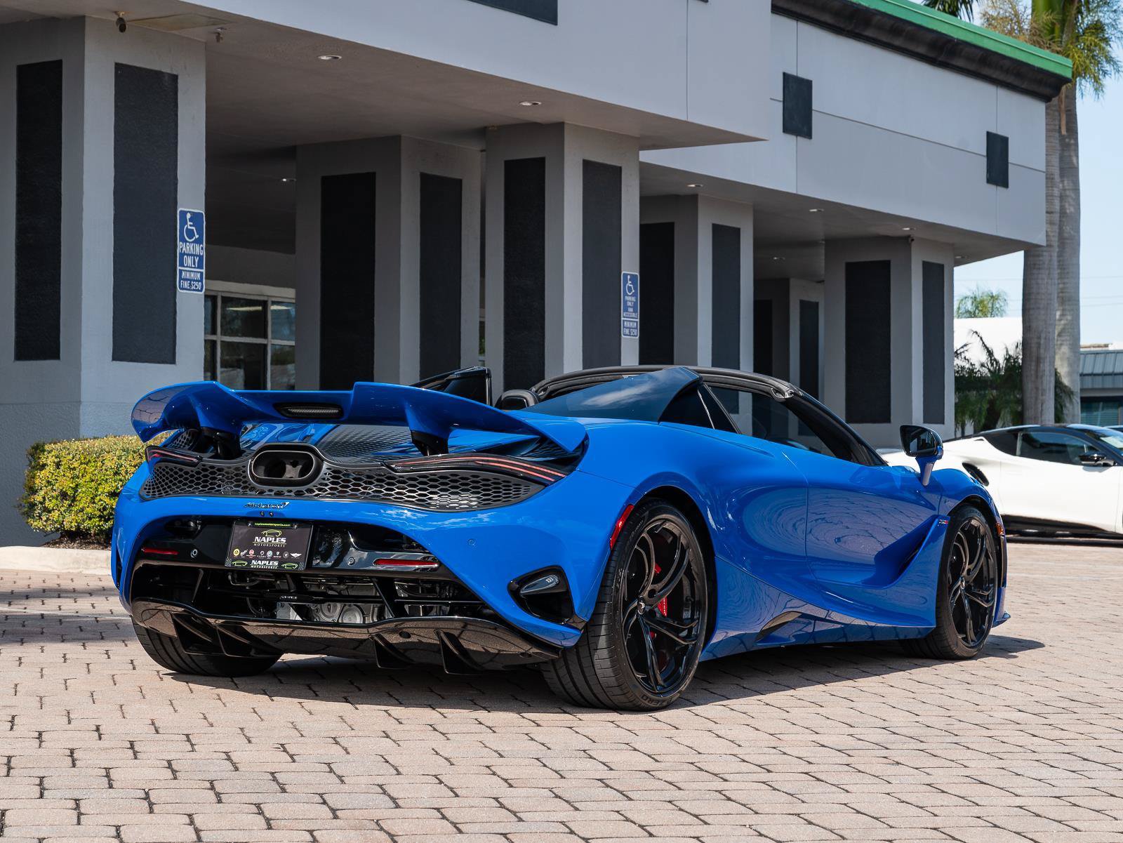 Used 2024 McLaren 750S Spider RWD image 47