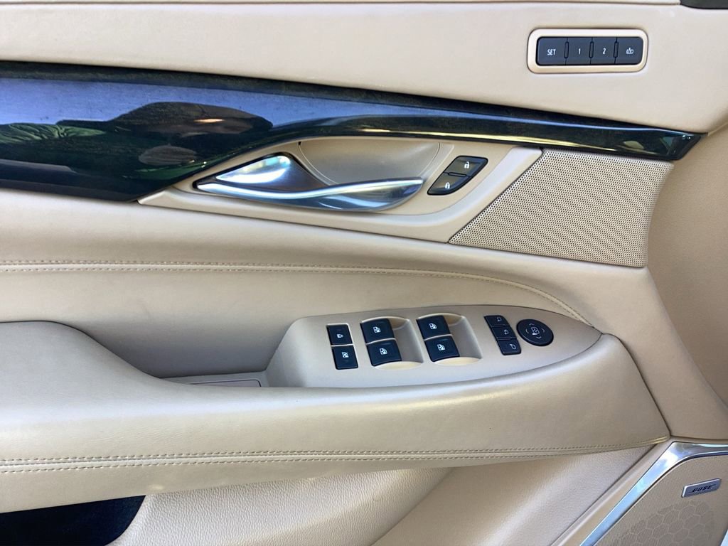 Used 2019 Cadillac Escalade Platinum image 12