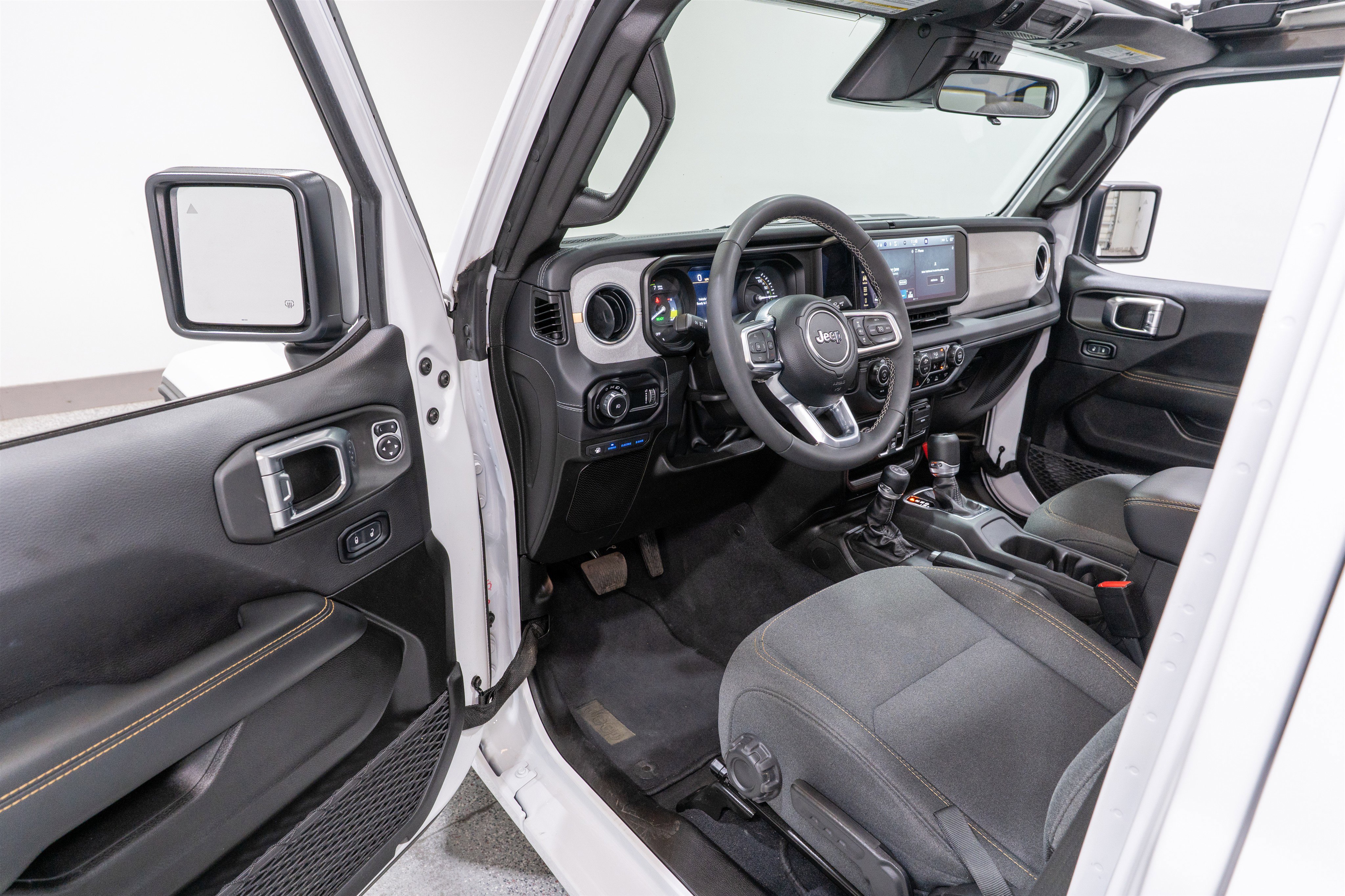 Used 2025 Jeep Wrangler Sahara w/ Safety Group image 12