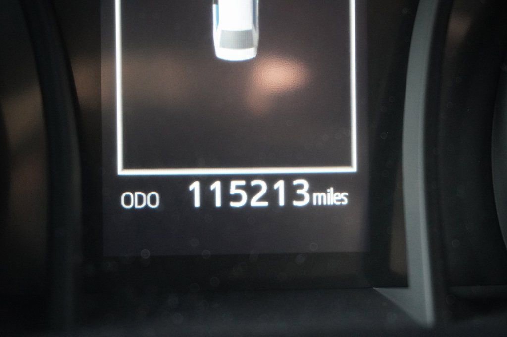 Used 2019 Toyota Camry SE image 3