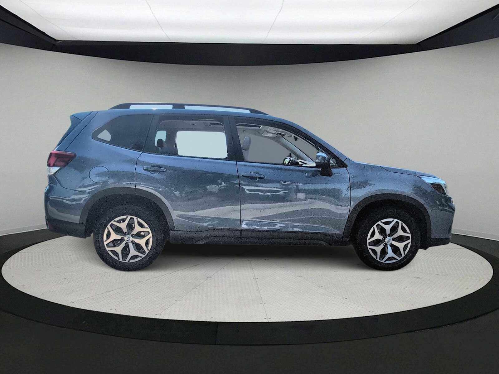 Used 2020 Subaru Forester Premium AWD/4WD image 9