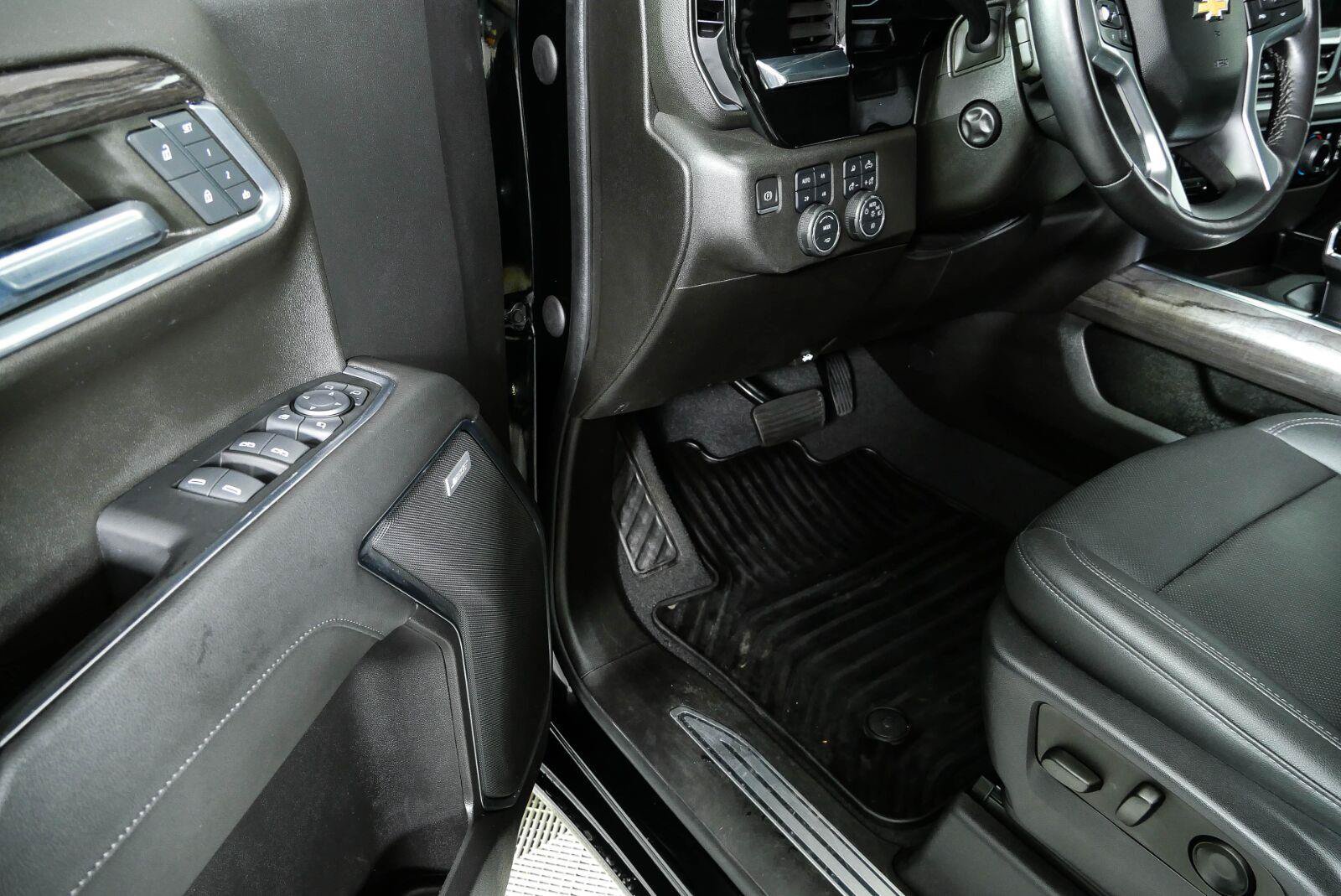 Used 2022 Chevrolet Silverado 1500 LTZ w/ LTZ Convenience Package II AWD/4WD image 8