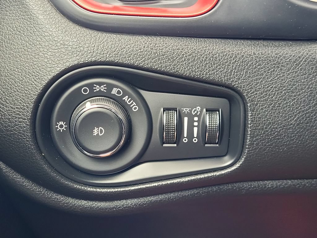 Used 2015 Jeep Renegade Trailhawk w/ Safety & Security Group I AWD/4WD image 33