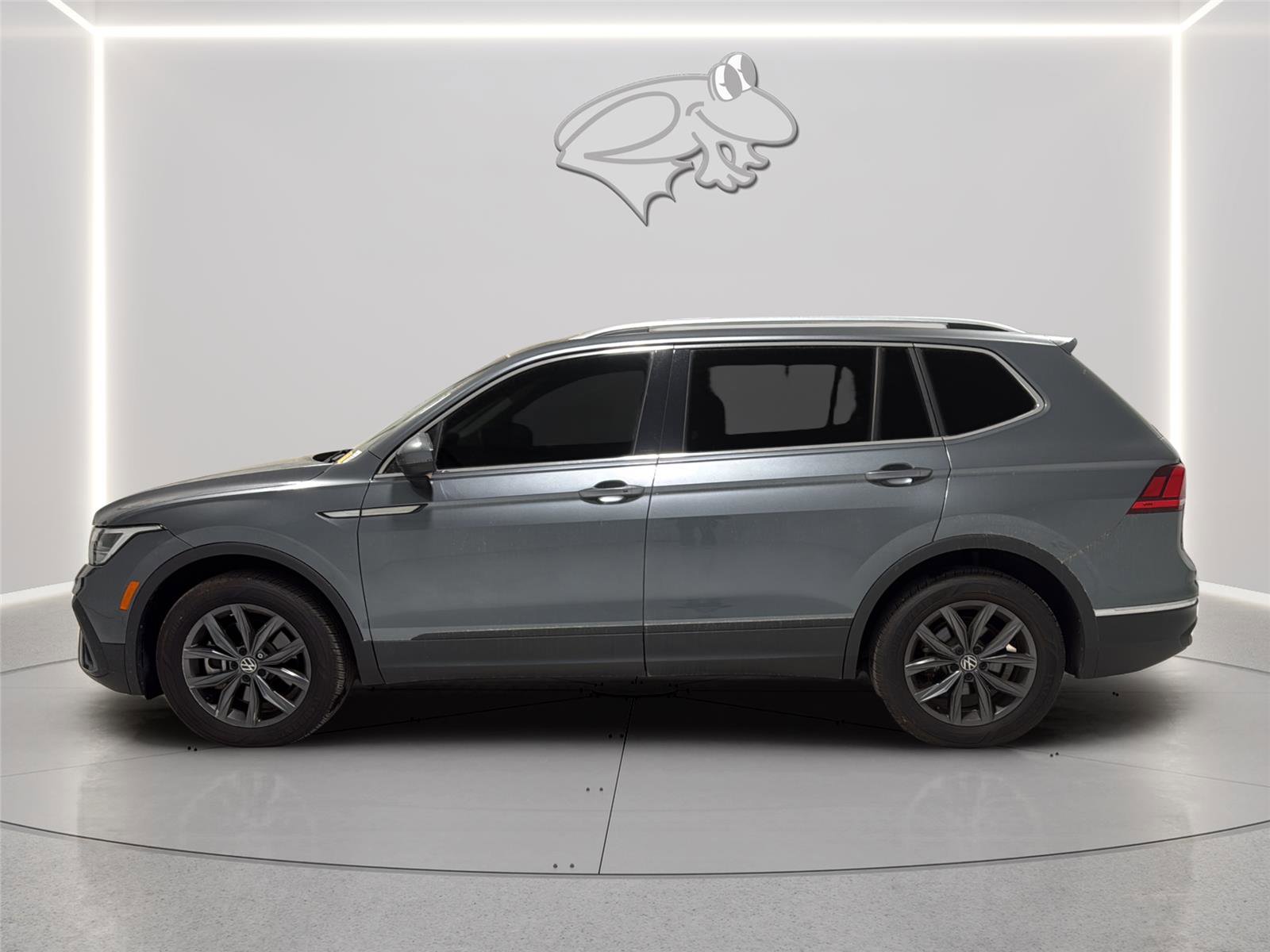 Used 2022 Volkswagen Tiguan SE FWD image 2