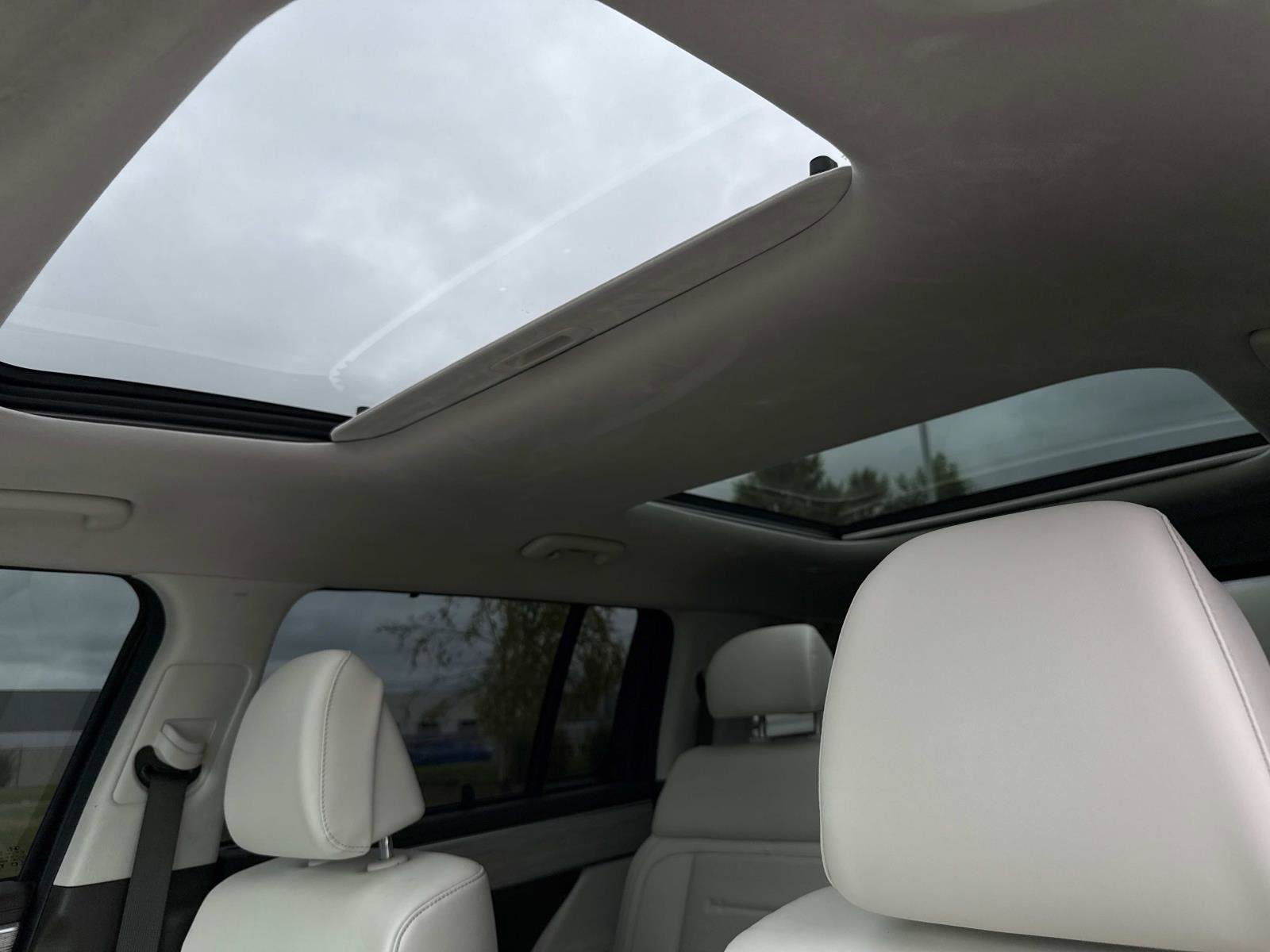 Used 2025 Hyundai Santa Fe Calligraphy image 3