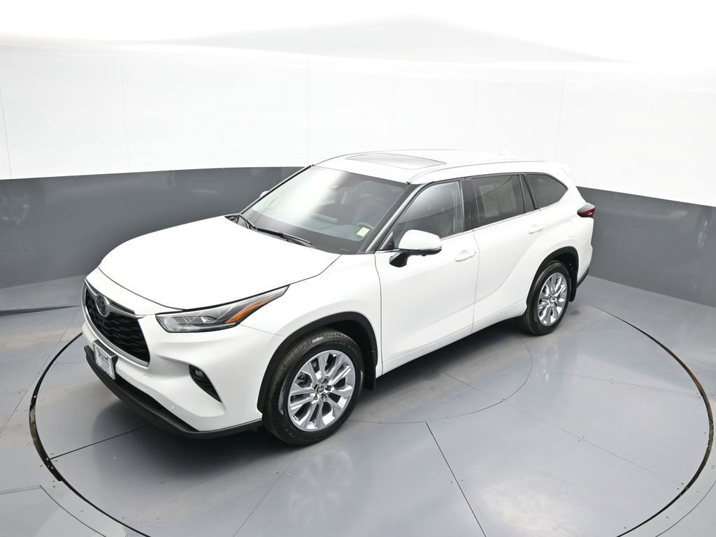 Used 2024 Toyota Highlander Limited AWD/4WD image 36