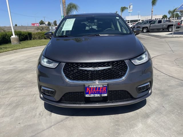 Used 2023 Chrysler Pacifica Touring-L FWD image 3