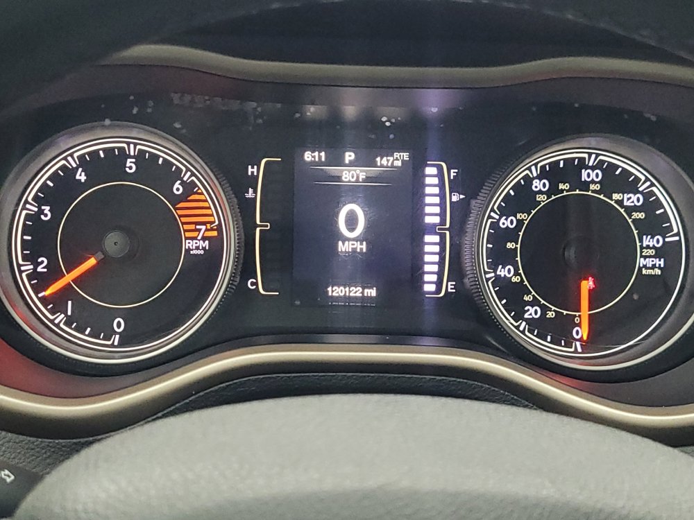 Used 2017 Jeep Cherokee Latitude FWD image 23