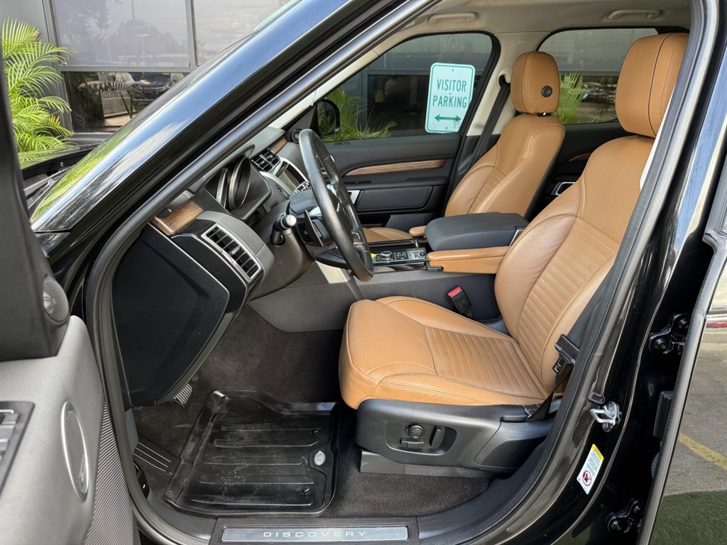 Used 2017 Land Rover Discovery HSE AWD/4WD image 12