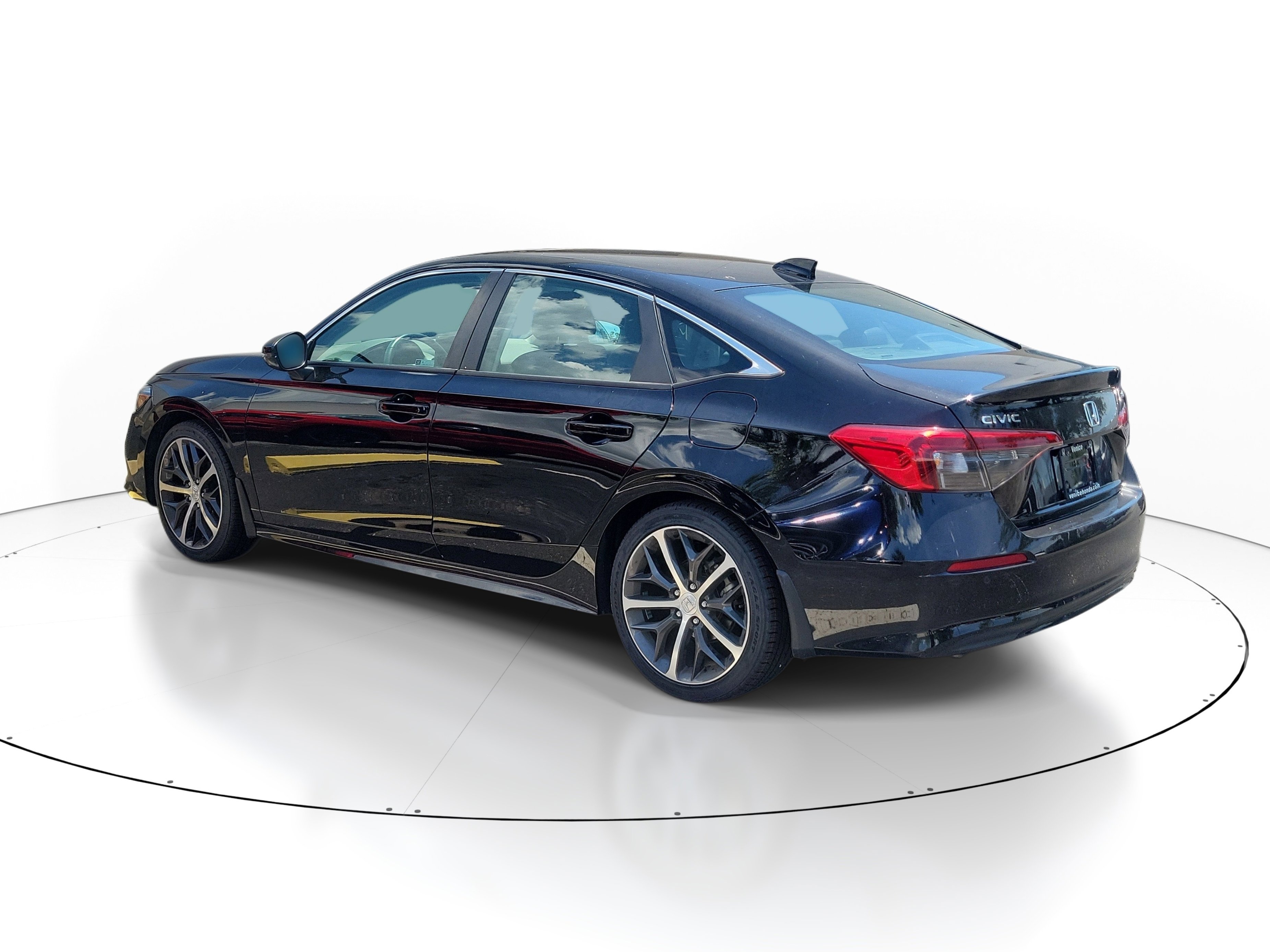 Used 2024 Honda Civic Touring image 4