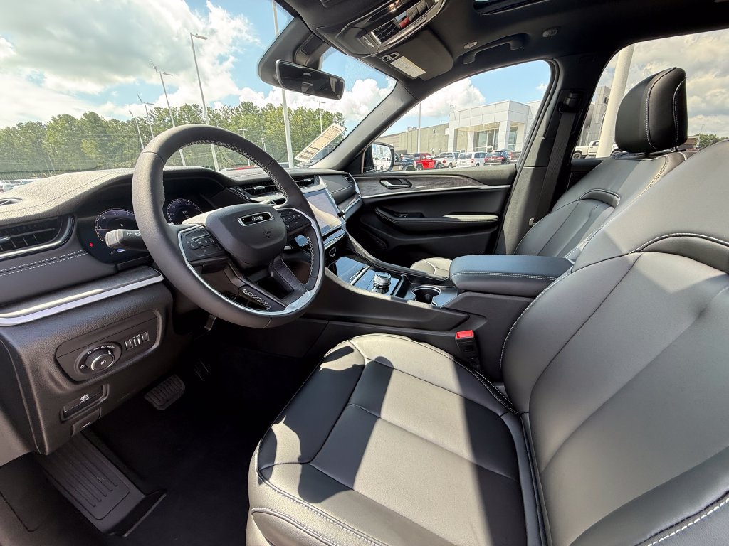New 2026 Jeep Grand Cherokee Limited w/ Limited Altitude Package AWD/4WD image 20