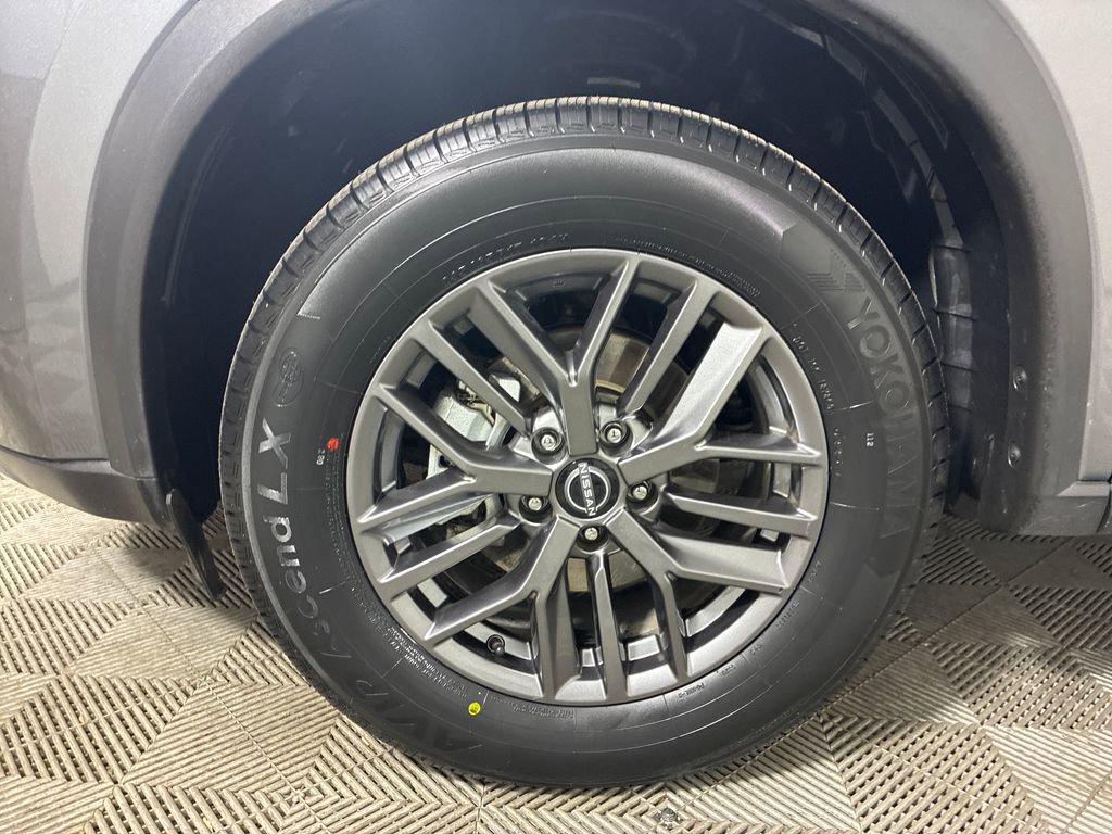 Used 2023 Nissan Rogue S AWD/4WD image 6