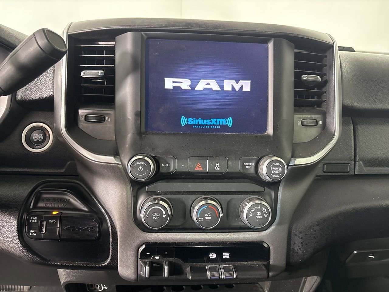 Used 2024 RAM 3500 Big Horn image 16