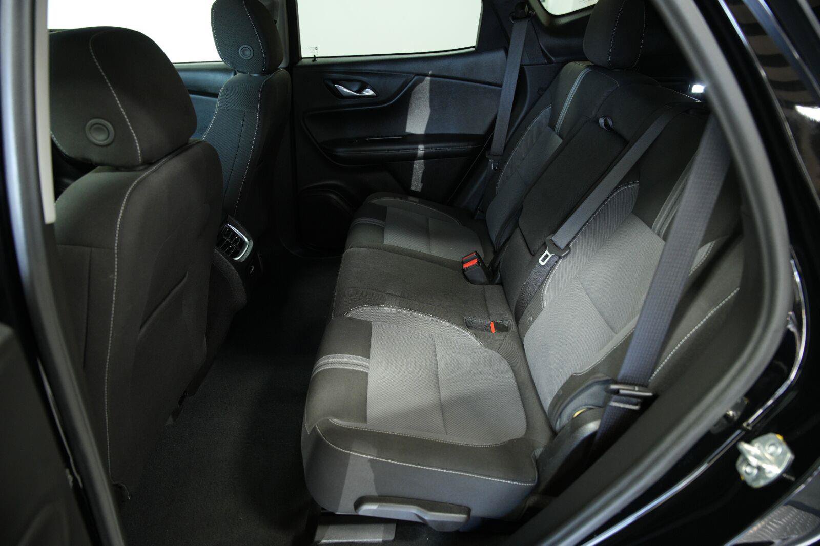 Certified 2025 Chevrolet Blazer LT FWD image 30
