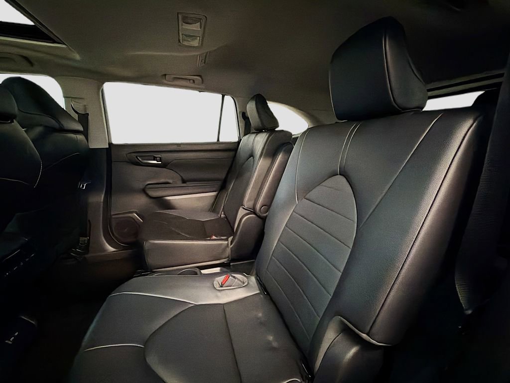 Used 2023 Toyota Highlander XLE AWD/4WD image 26
