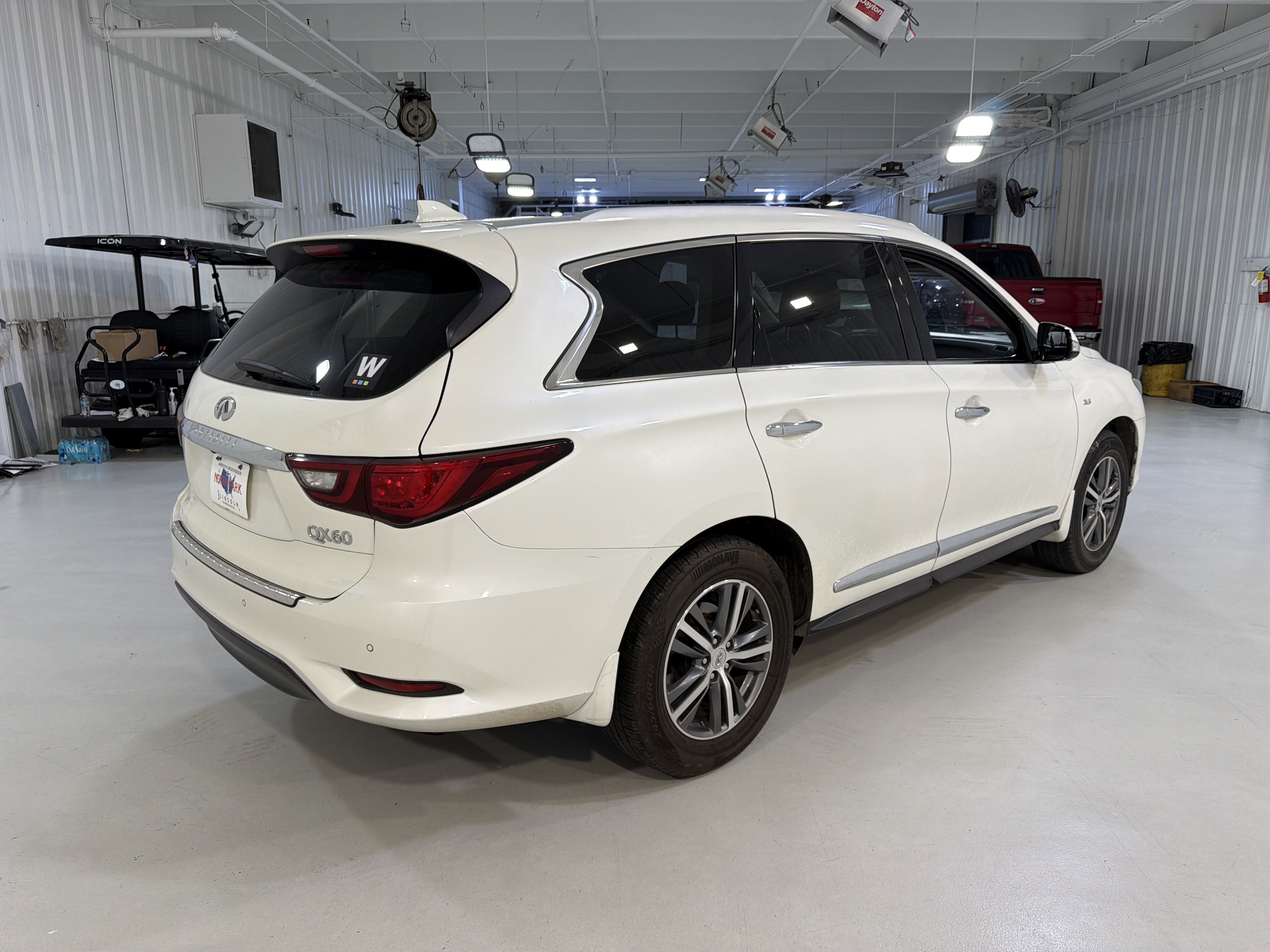 Used 2020 INFINITI QX60 Luxe w/ Essential Package FWD image 5