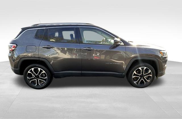 Used 2022 Jeep Compass Limited AWD/4WD image 9