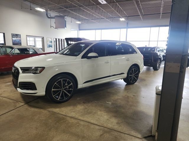 Used 2023 Audi Q7 3.0T Prestige image 2