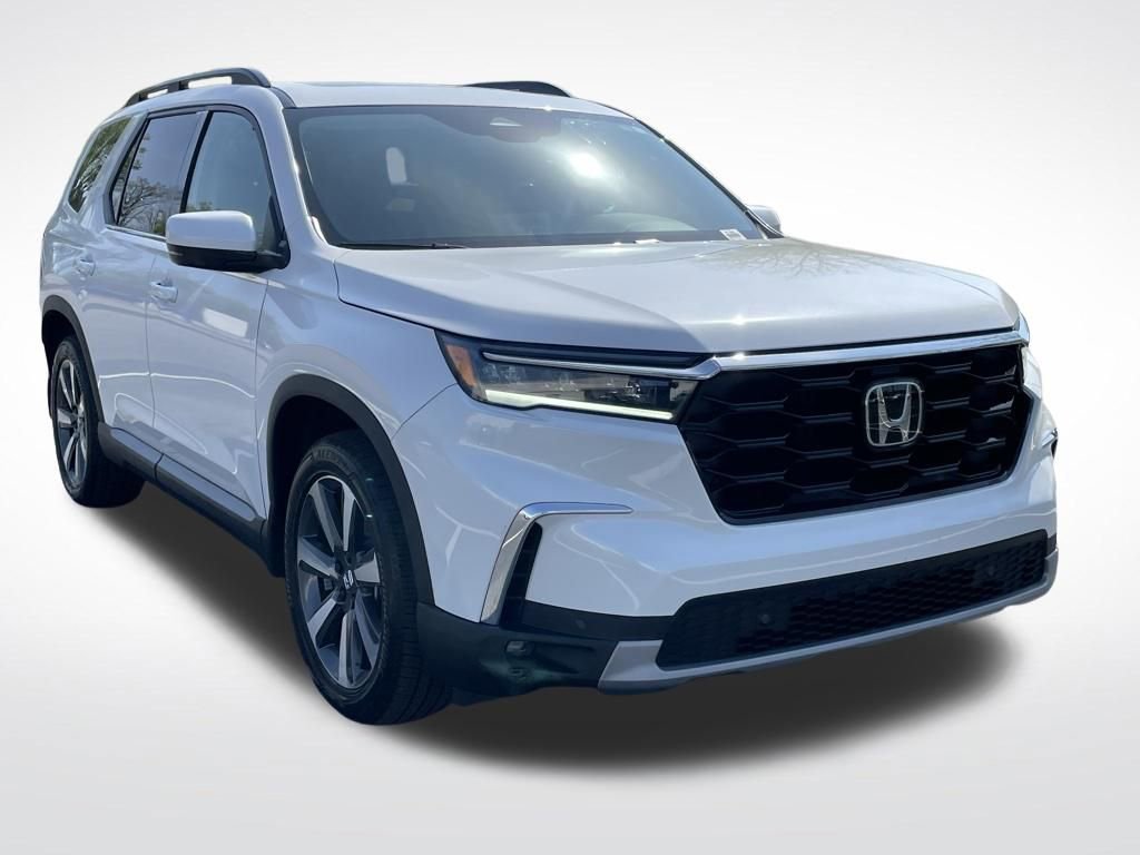 Certified 2025 Honda Pilot Touring image 8