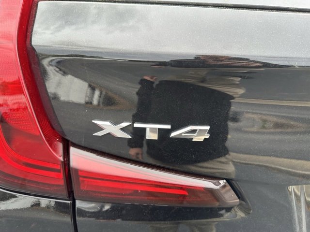 Used 2024 Cadillac XT4 Premium Luxury image 9