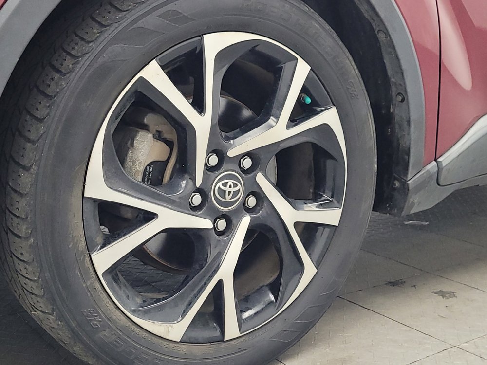 Used 2018 Toyota C-HR XLE FWD image 31