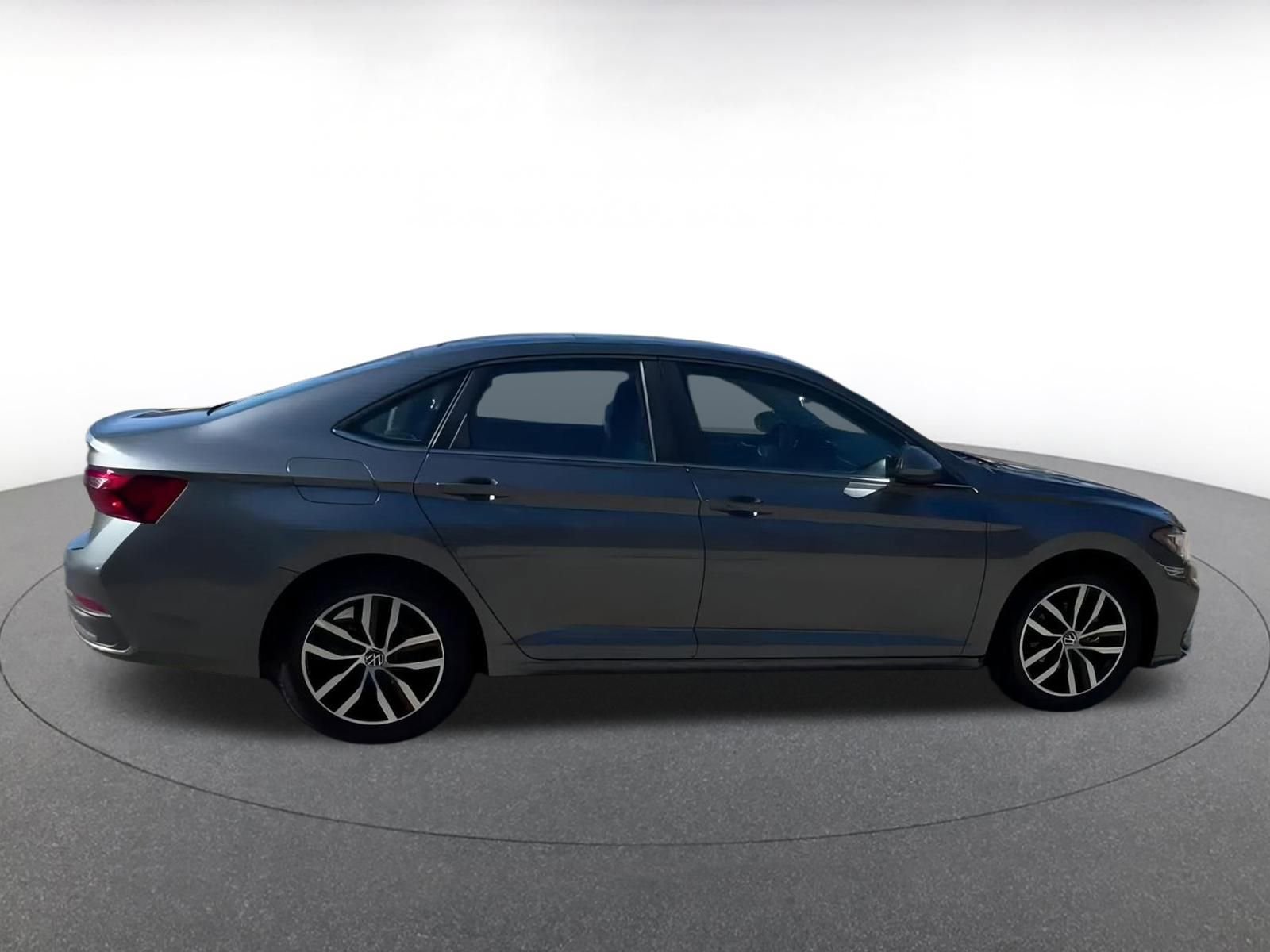 Used 2025 Volkswagen Jetta SE image 16