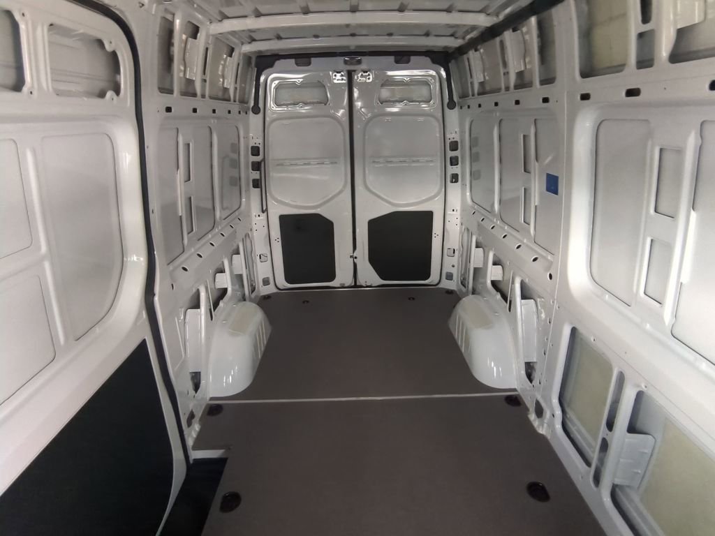 Used 2025 Mercedes-Benz Sprinter 2500 image 5