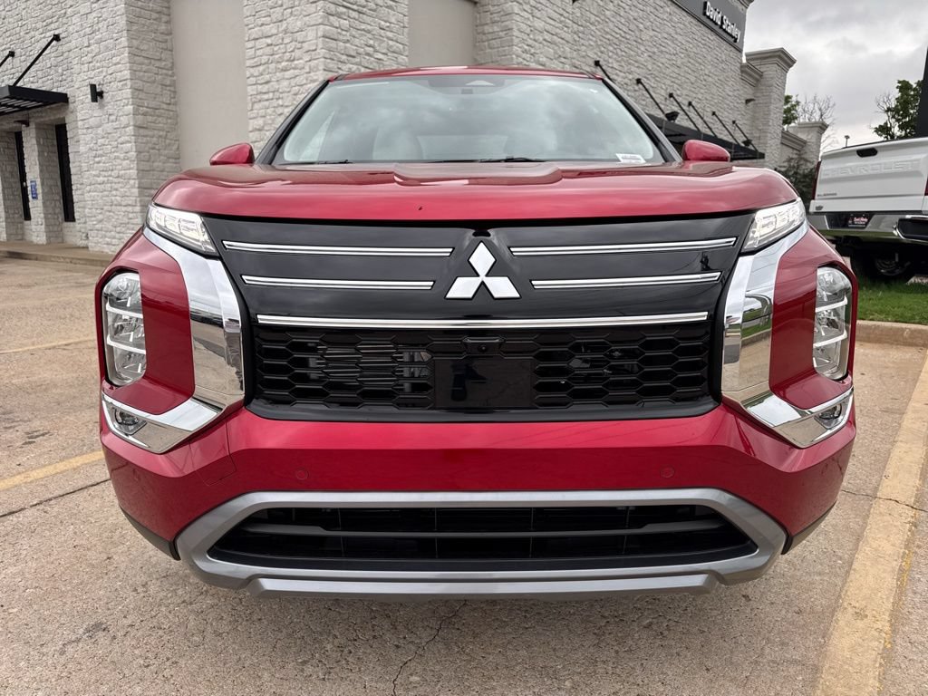 New 2026 Mitsubishi Outlander SE FWD image 2