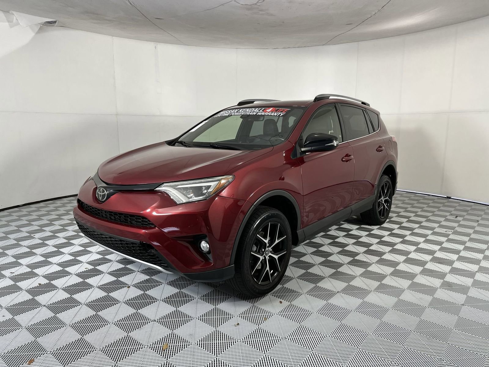 Used 2018 Toyota RAV4 SE w/ Power Extra Value Package FWD image 4
