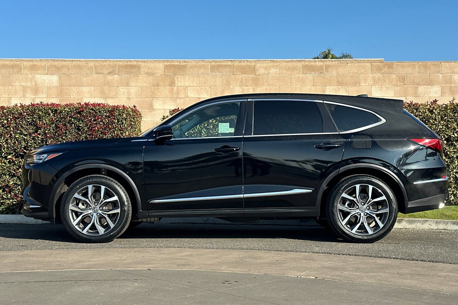 Used 2023 Acura MDX SH-AWD w/ Technology Package image 7