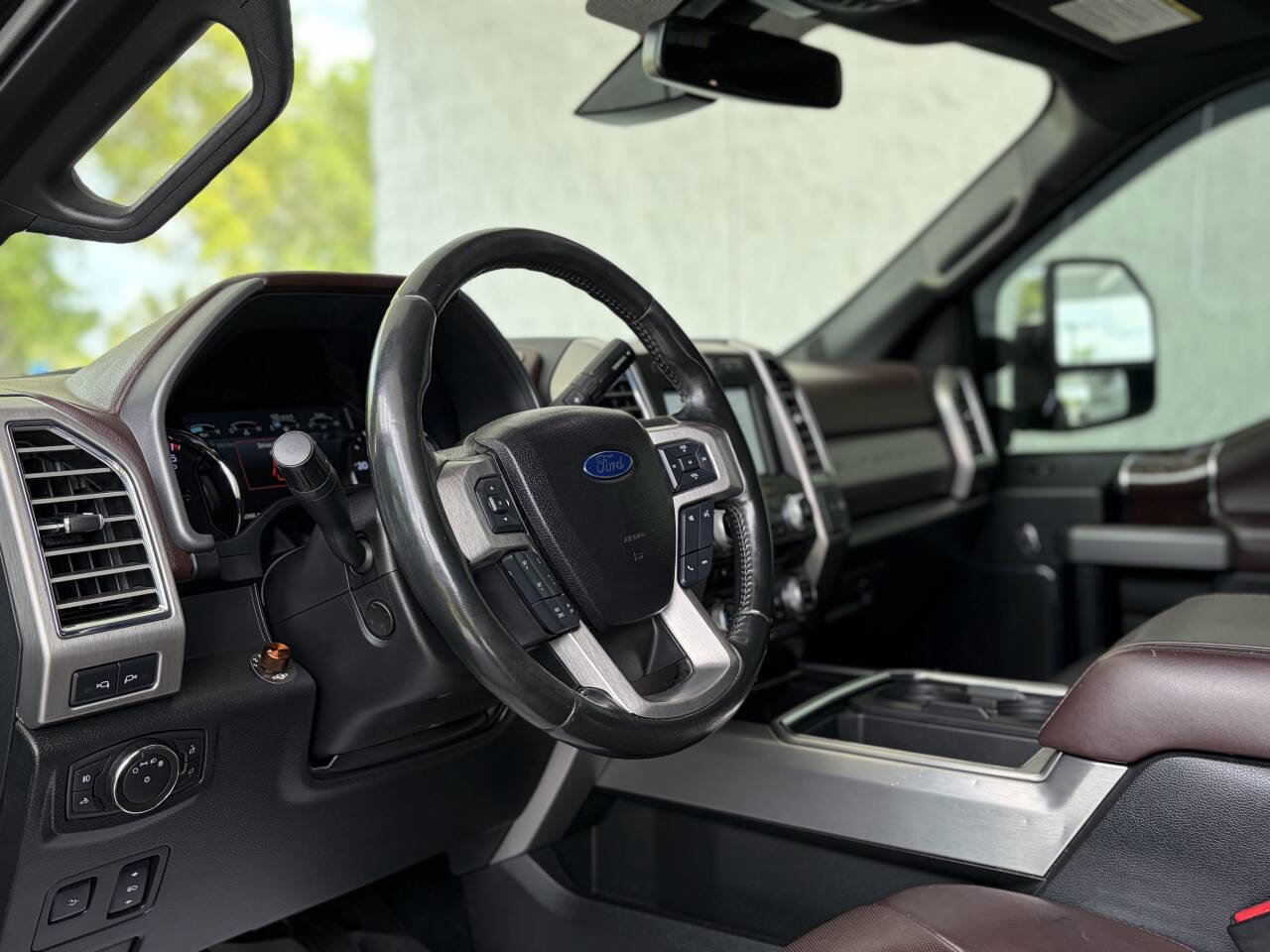 Used 2017 Ford F350 Platinum w/ Platinum Ultimate Package image 7