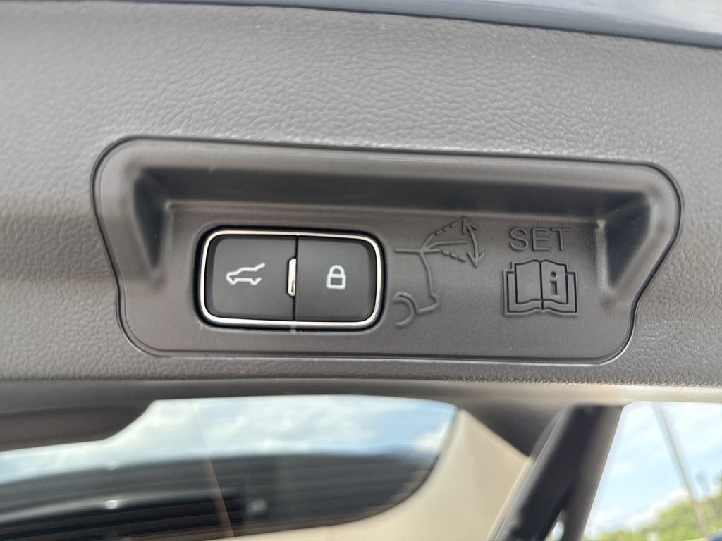 Used 2026 Ford Explorer Active RWD image 27