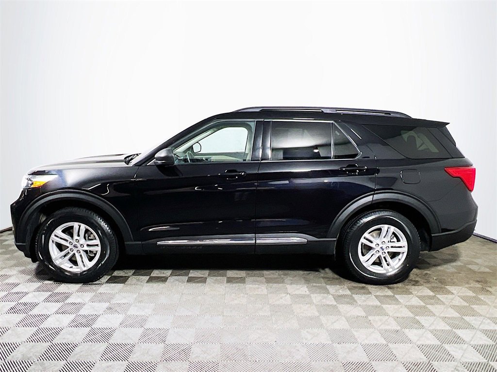Used 2024 Ford Explorer XLT w/ Equipment Group 202A image 5