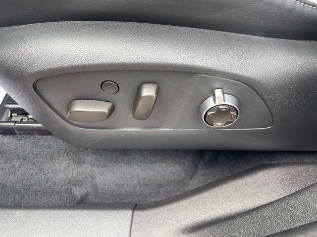 Used 2025 Buick Enclave Avenir w/ Super Cruise Package FWD image 16