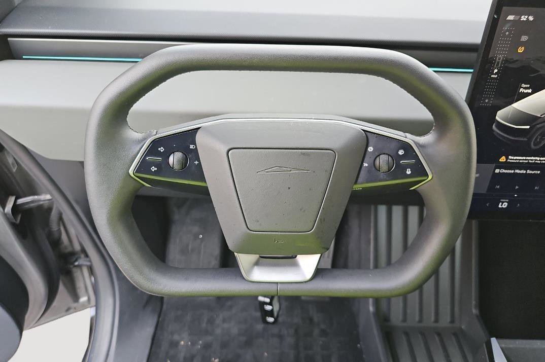 Used 2024 Tesla Cybertruck AWD Crew Cab image 6