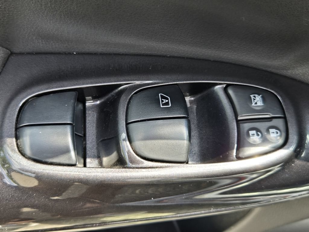 Used 2015 Nissan Juke NISMO AWD/4WD image 17